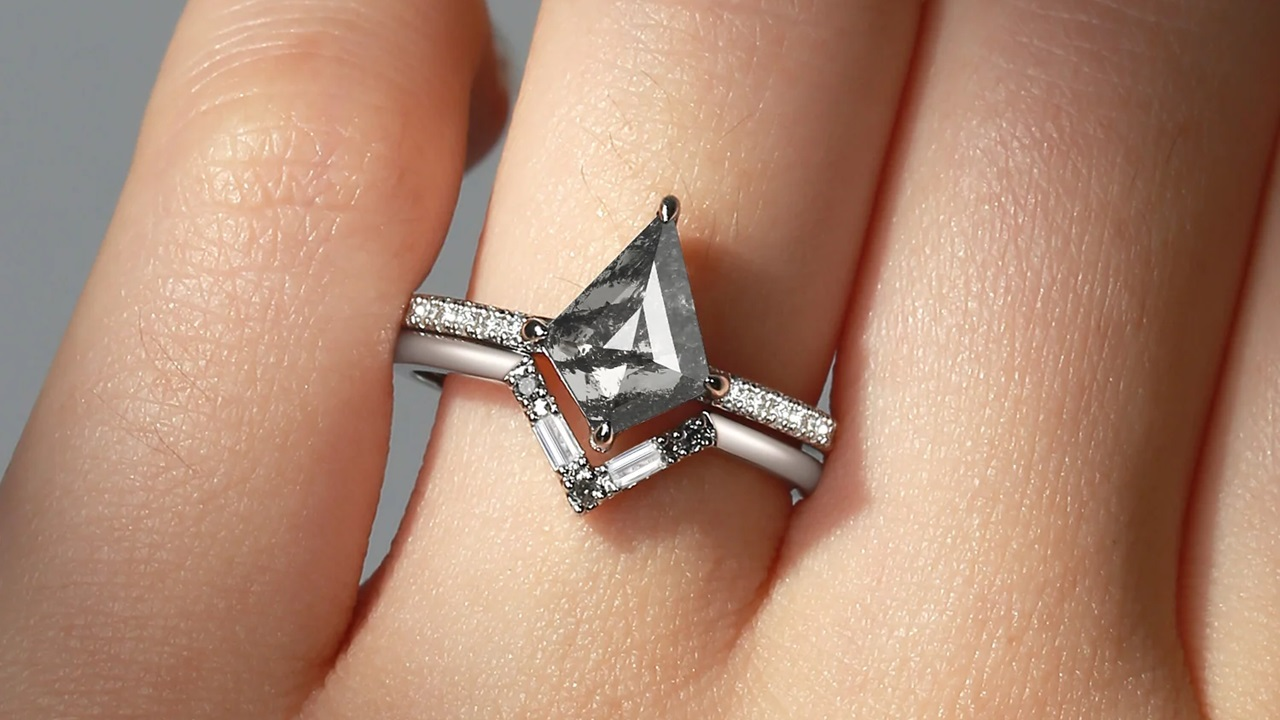StarlandUS Salt and Pepper Diamond Rings for the Bold Bride