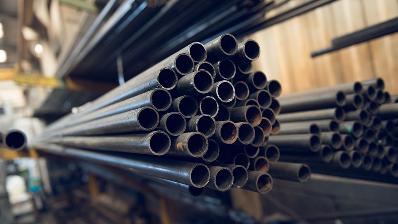 A Guide to Steel Pipe Dimensions for Engineers and Contractors